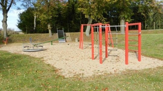 - Kinderspielplatz Hanum -