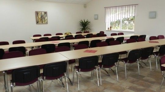- Dorfgemeinschaftshaus/-saal Jübar -