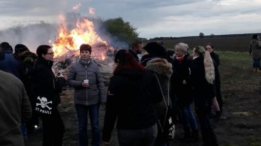 - Gemeinde Jübar - Osterfeuer in Hanum -