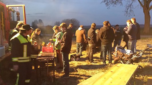 - Gemeinde Jübar - Osterfeuer in Nettgau -