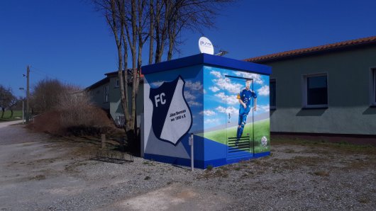 20180408 Trafohäuschen am FCJB-Vereinshaus in Jübar