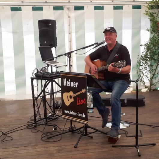 20180617 - Heiner Kamieth musiziert auf Tangelner Waldfest -