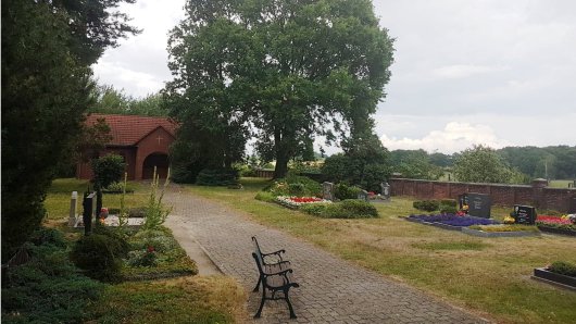 DS Friedhof 03 Gräber